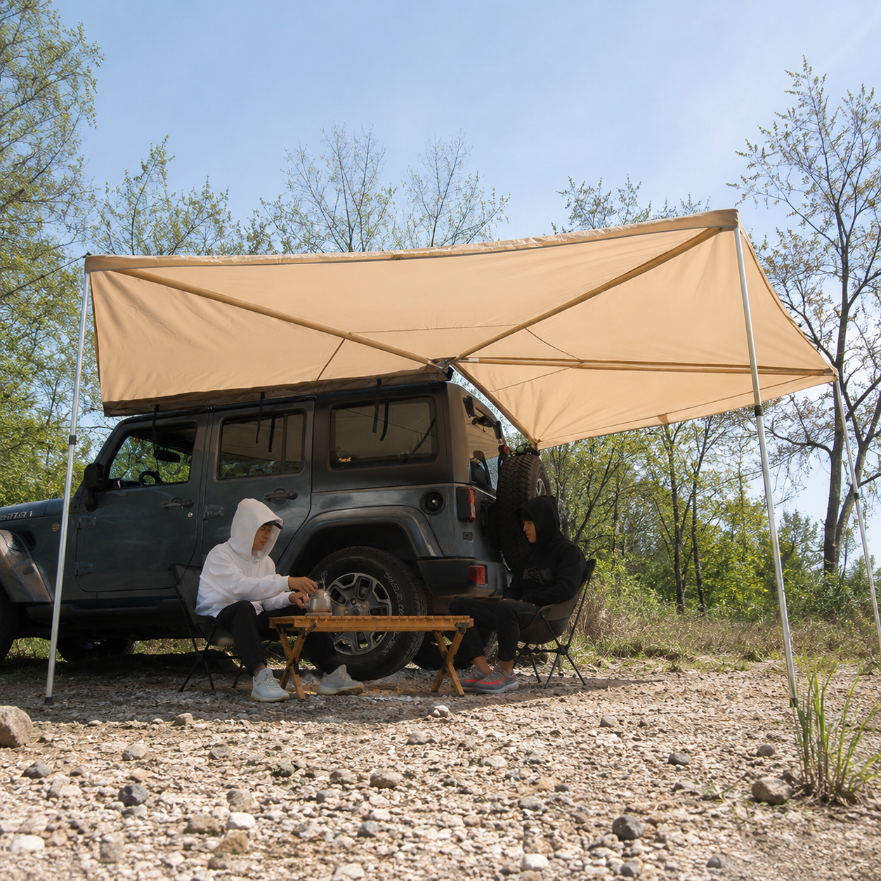 Auvent de voiture 270° déployé au petit matin lors d'un bivouac